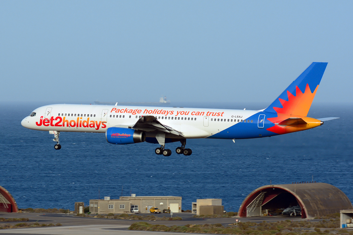G-LSAJ (24793) 1990 Boeing 757-236