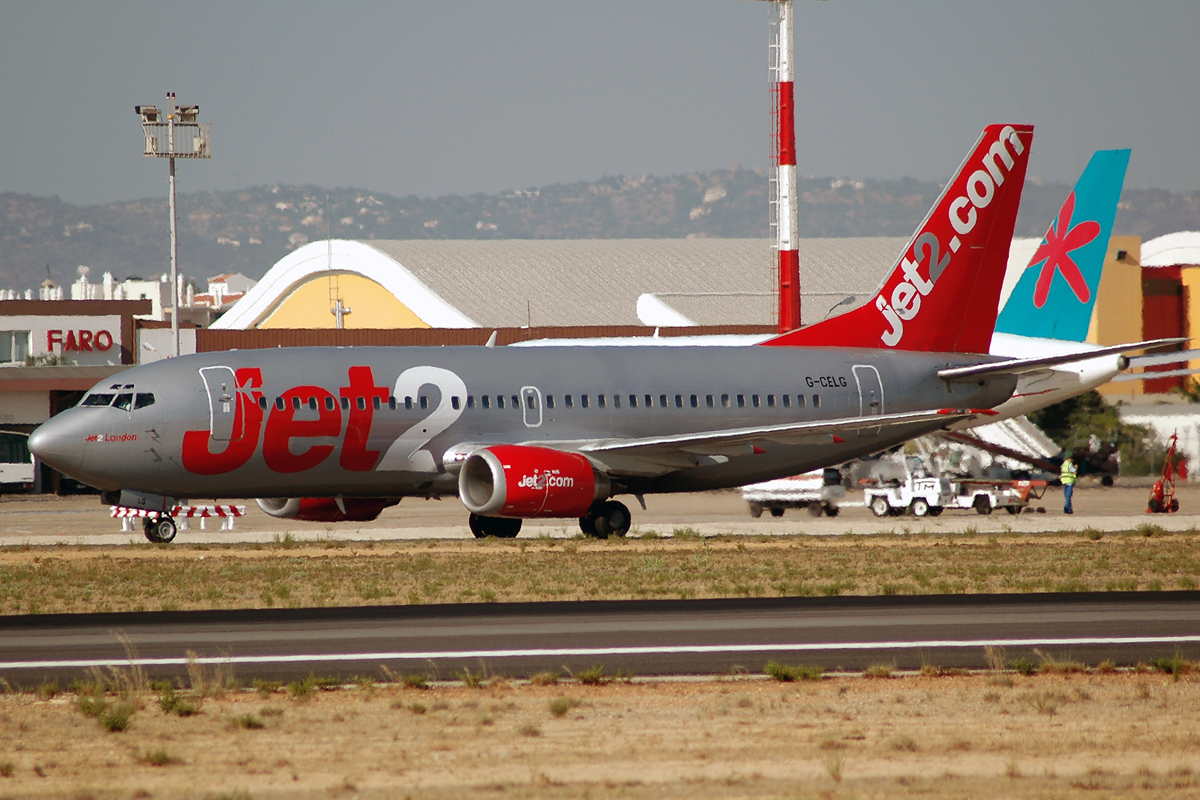 G-CELG (24303) 1988 Boeing 737-377