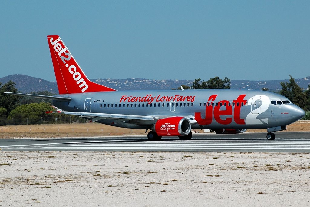 G-CELX (23654) 1986 Boeing 737-377(QC)