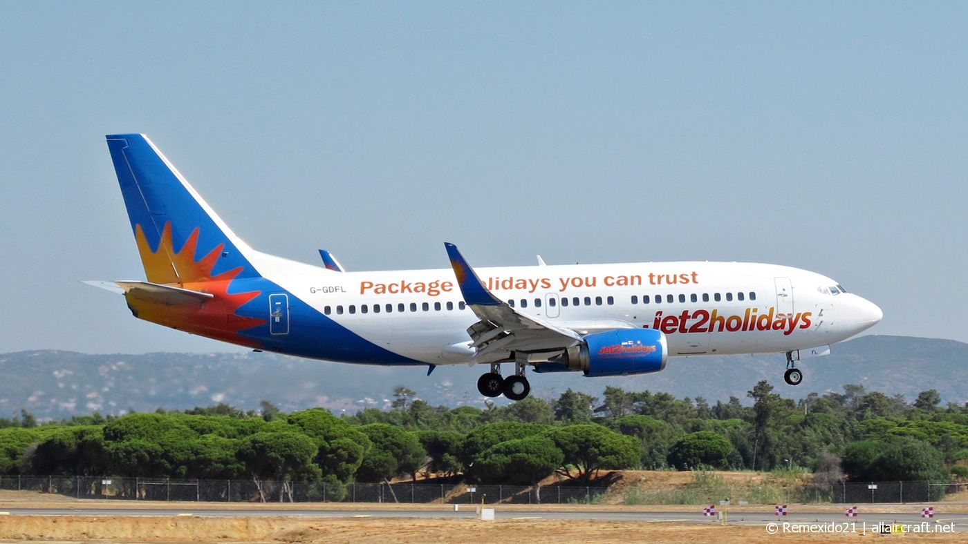 G-GDFL (28568) 1998 Boeing 737-36N(WL)