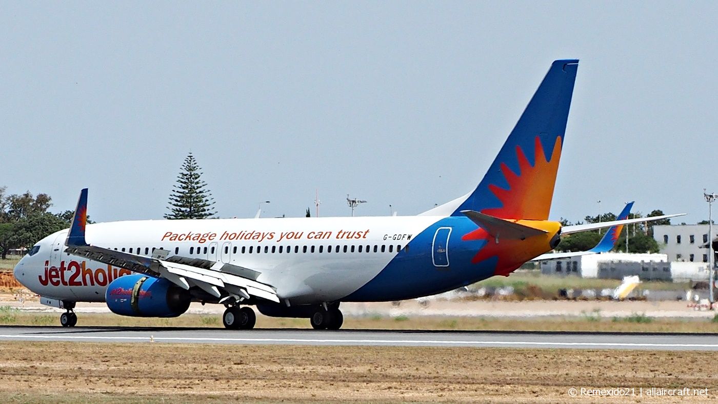 G-GDFW (27986) 2000 Boeing 737-8K5(WL)