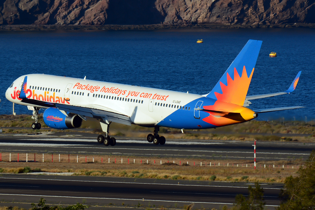 G-LSAE (24135) 1988 Boeing 757-27B(WL)