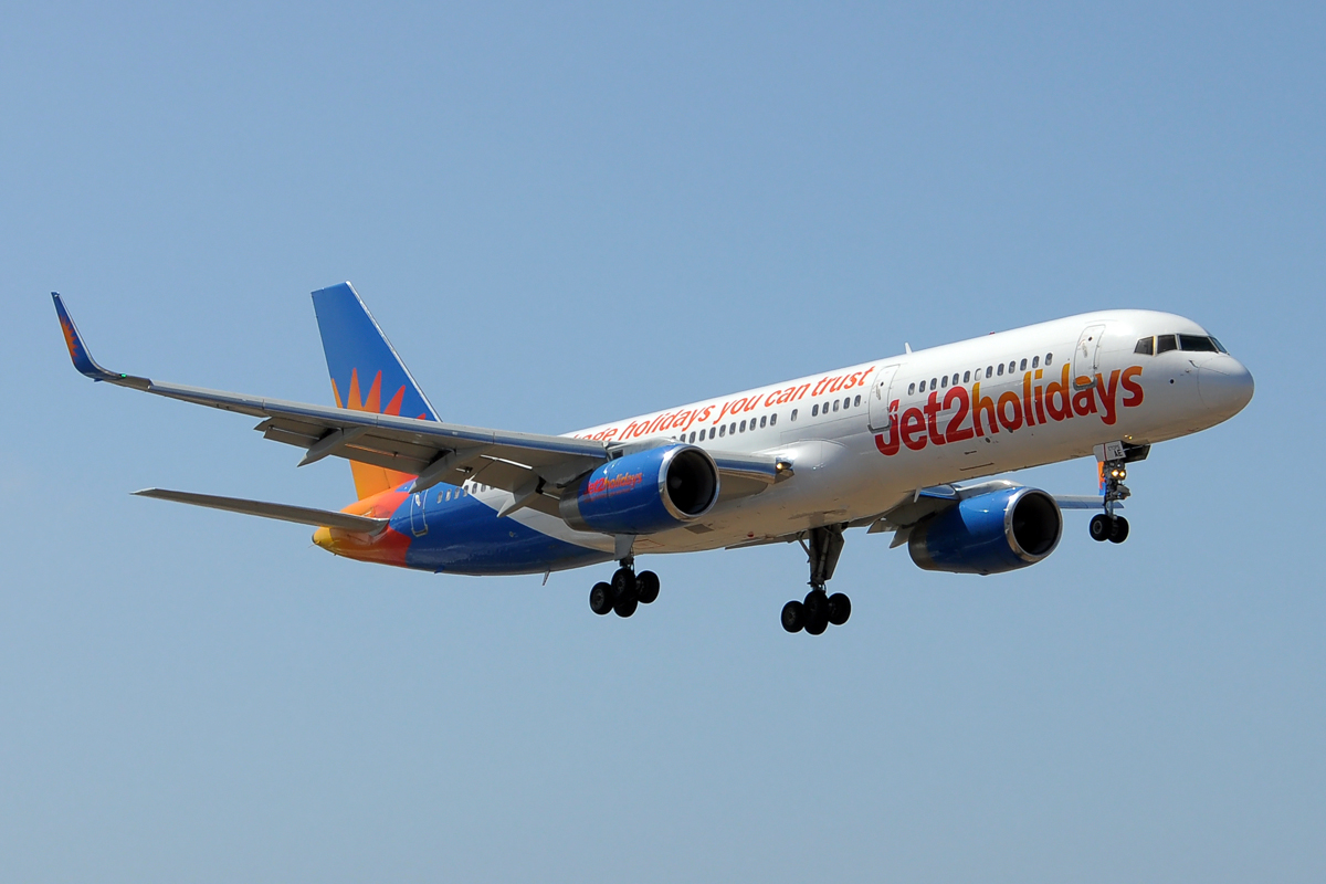 G-LSAE (24135) 1988 Boeing 757-27B(WL)