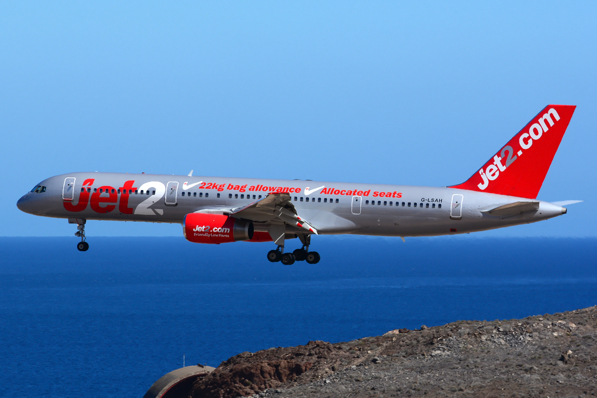 G-LSAH (24015) 1987 Boeing 757-21B