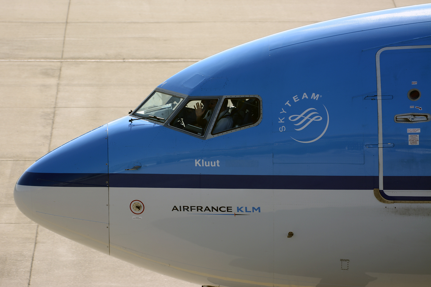 PH-BXM (30355) 2000 Boeing 737-8K2(WL)