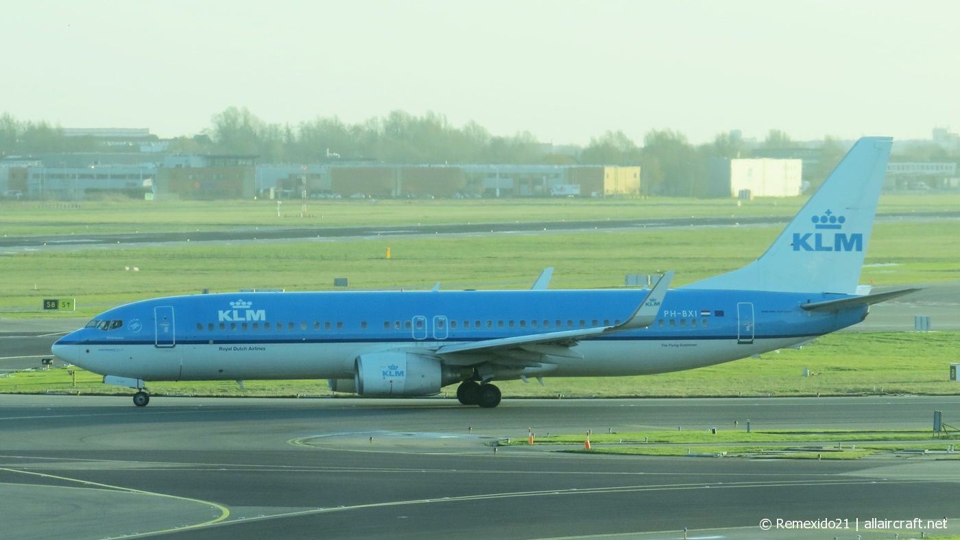 PH-BXI (30358) 2000 Boeing 737-8K2(WL)
