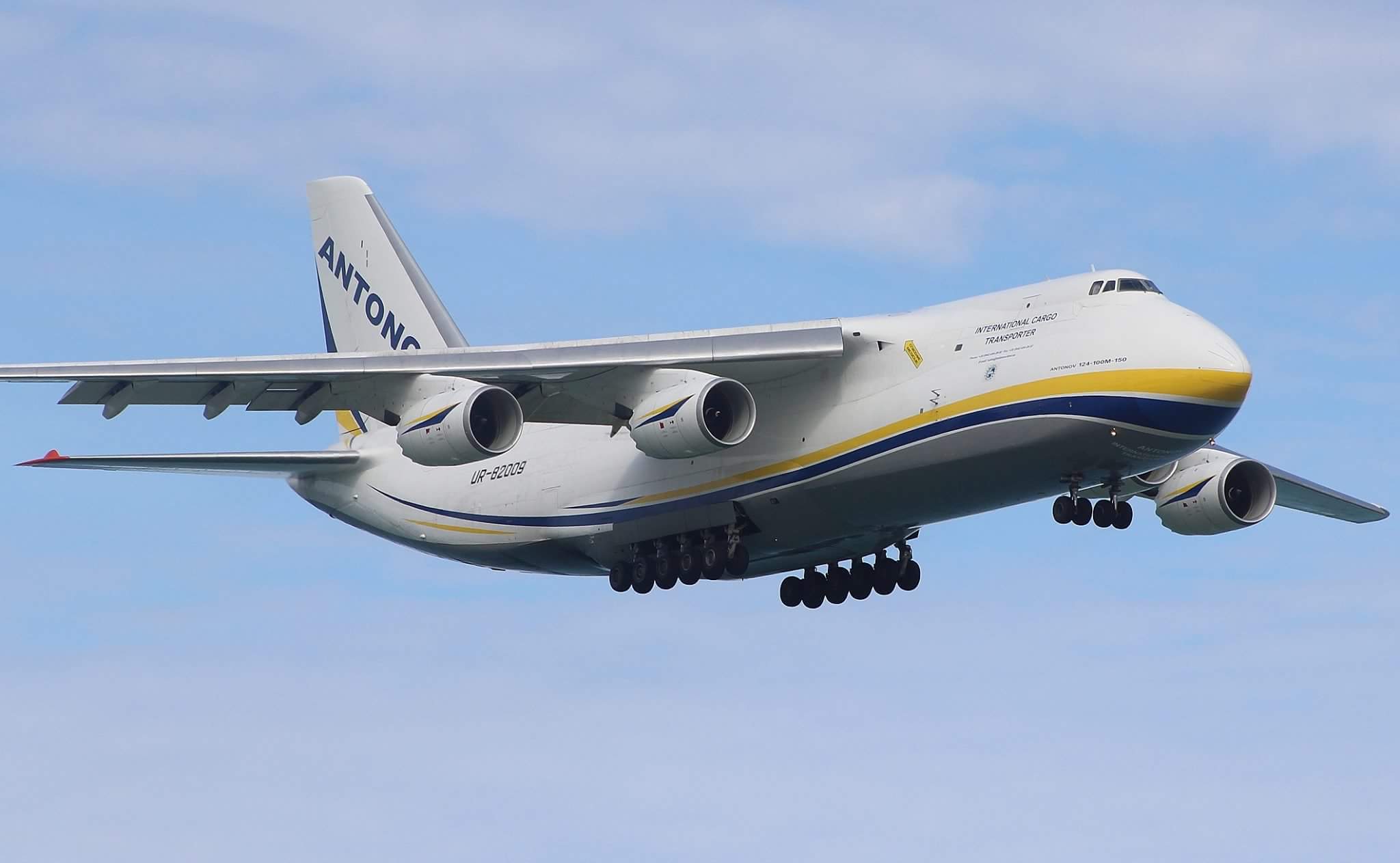 UR-82009 (19530501007) 1986 Antonov An-124-100