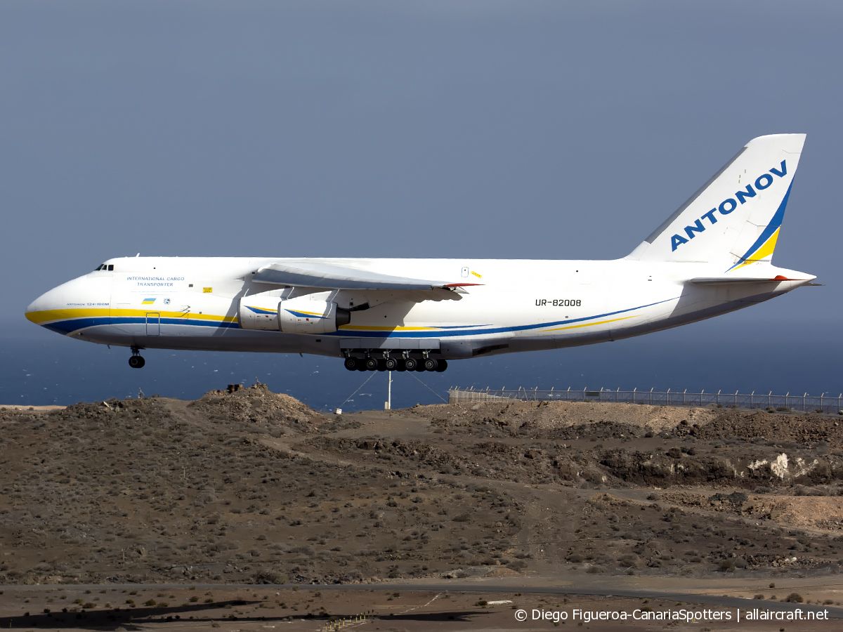UR-82008 (19530501006) 1986 Antonov An-124-100