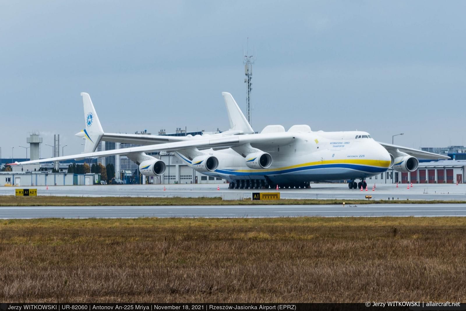 UR-82060 (19530503763) 1988 Antonov An-225 Mriya
