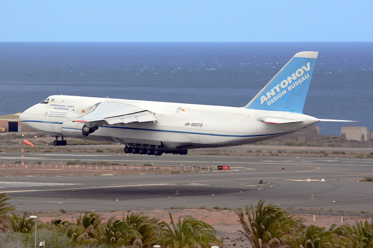 UR-82072 (9773053359136) 1993 Antonov An-124-100