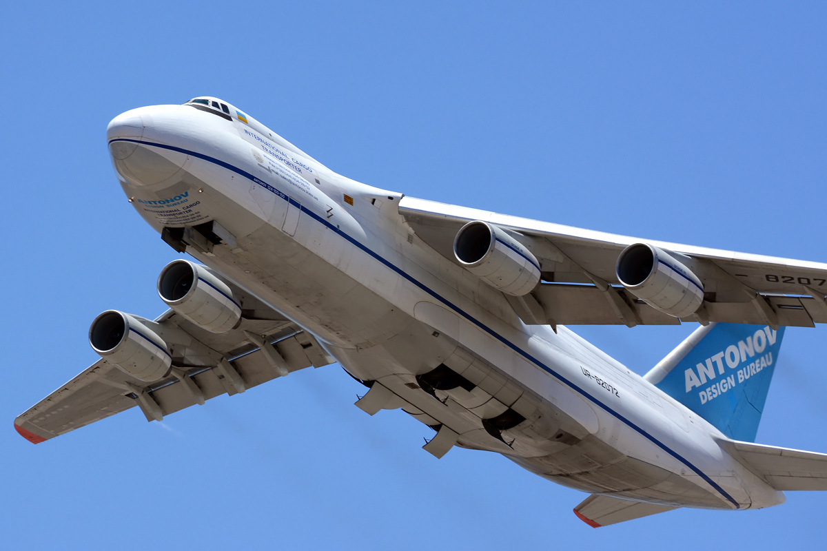 UR-82072 (9773053359136) 1993 Antonov An-124-100