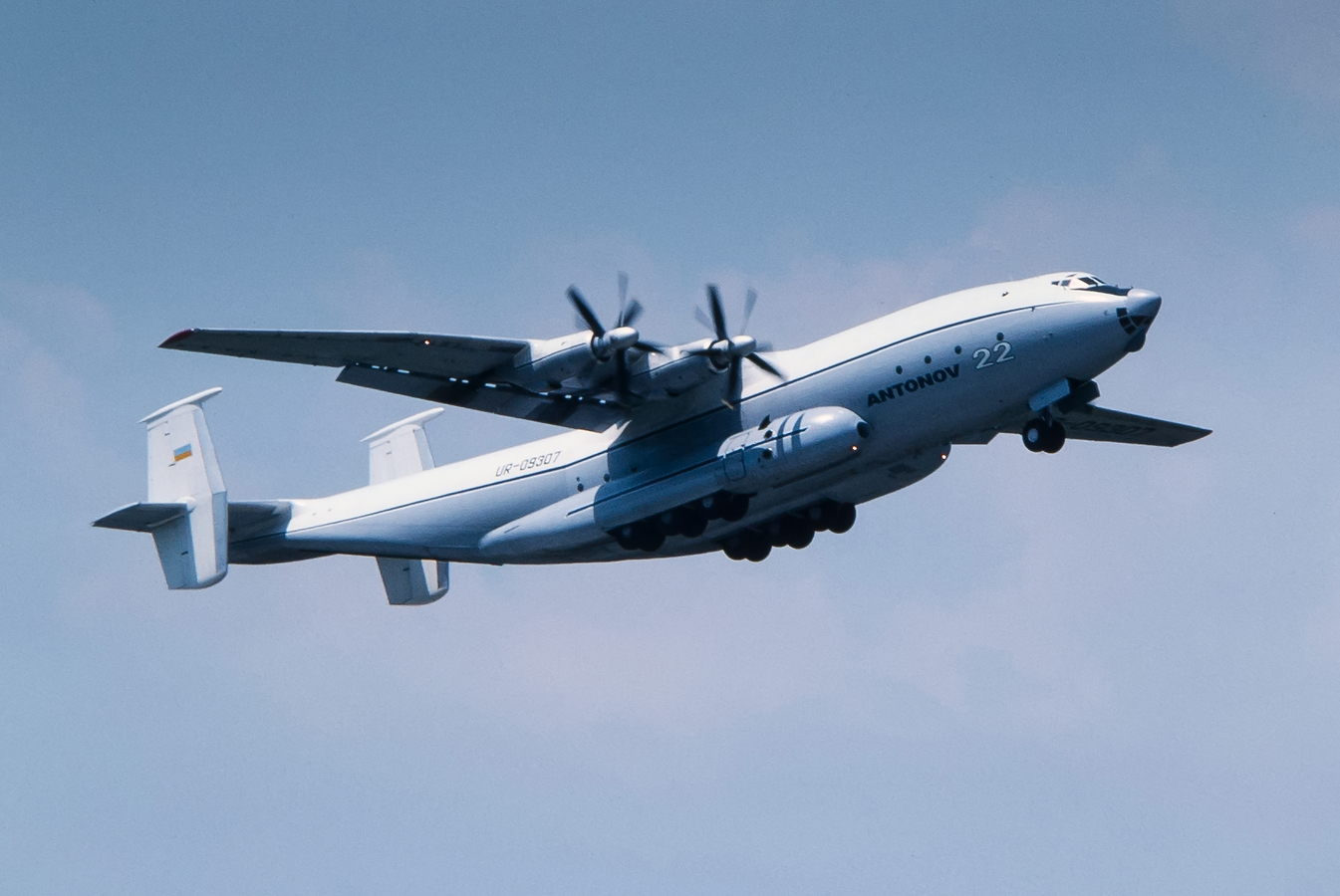 UR-09307 (043481244) Antonov An-22A