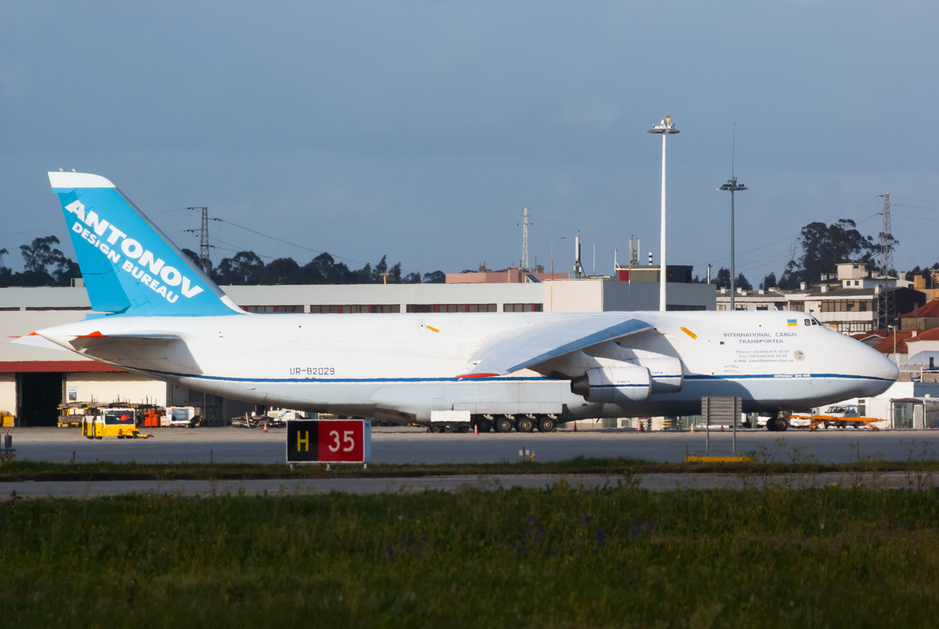UR-82029 (19530502630) 1991 Antonov An-124-100