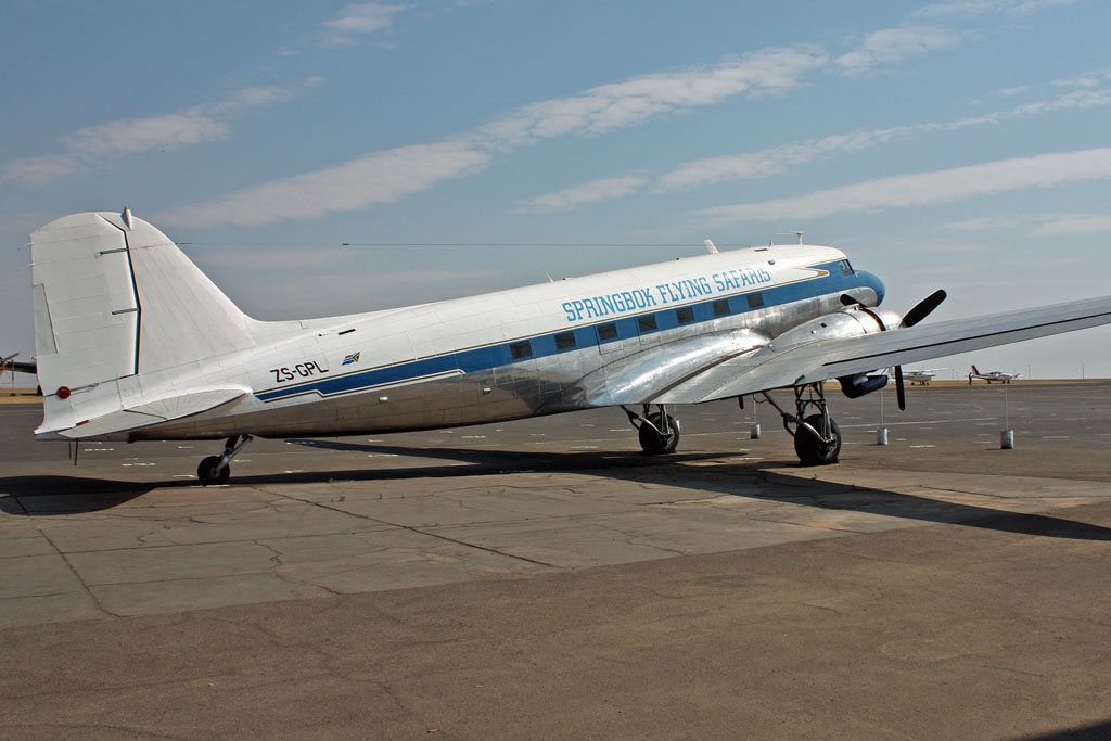 ZS-GPL (9581) 1942 Douglas DC-3