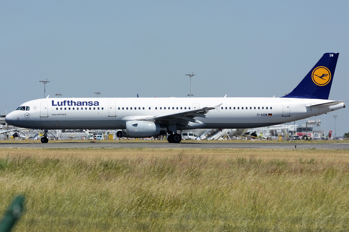 D-AIDW (6415) 2015 Airbus A321-231