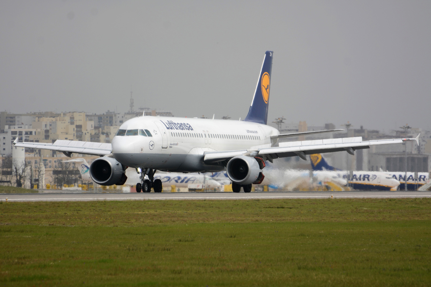 D-AIZH (4363) 2010 Airbus A320-214