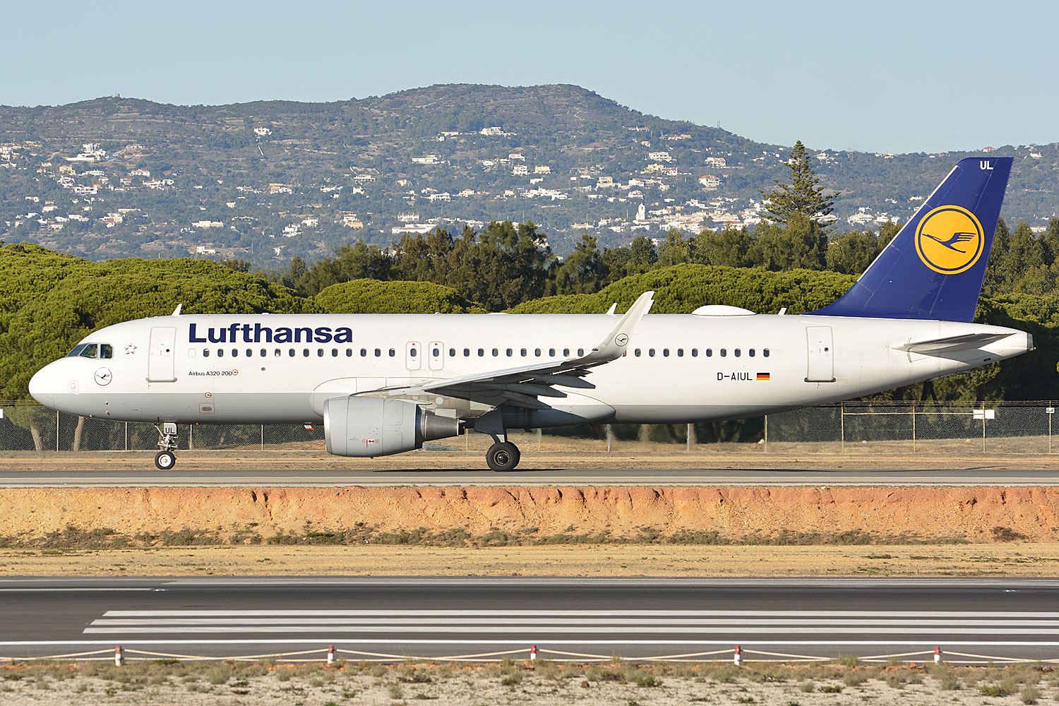 D-AIUL (6521) 2015 Airbus A320-214(WL)