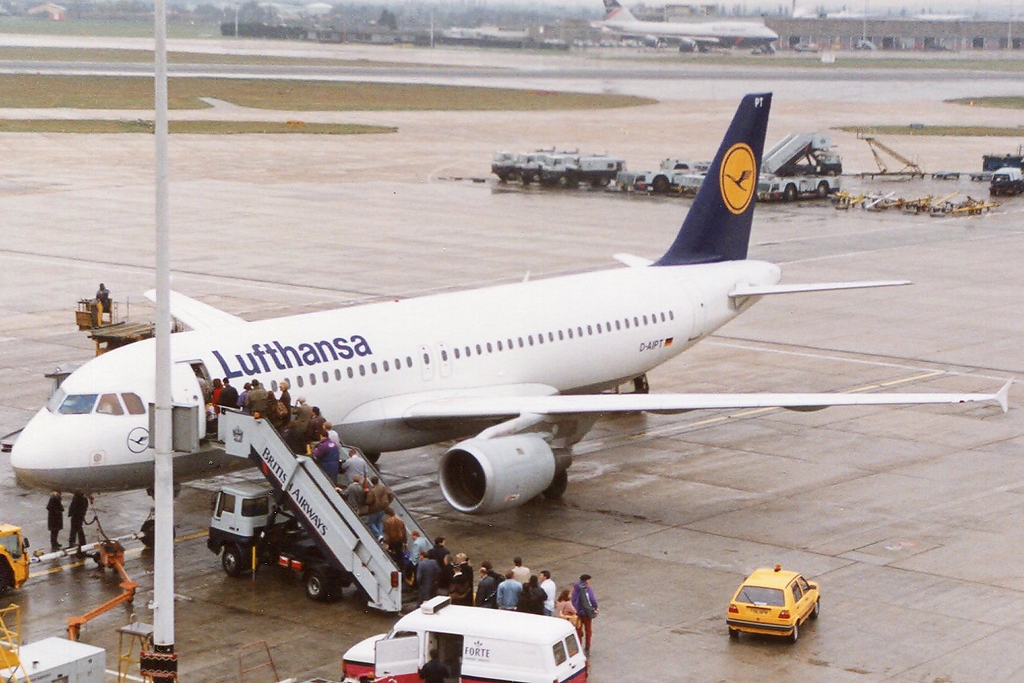 D-AIPT (117) 1990 Airbus A320-211