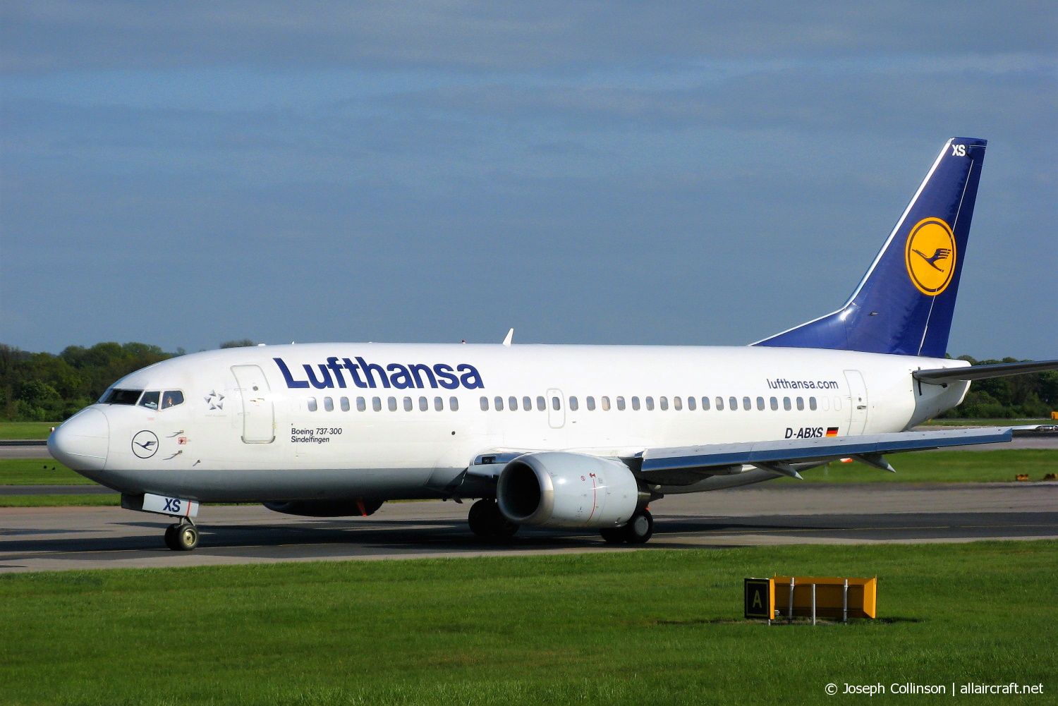 D-ABXS (24280) 1988 Boeing 737-330