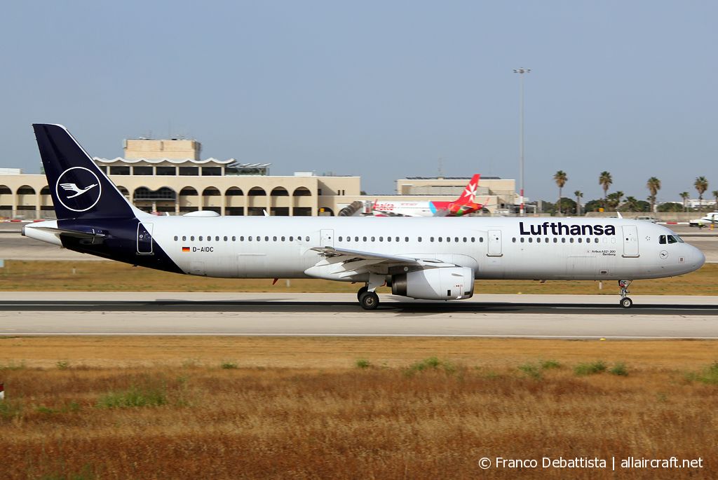 D-AIDC (4560) 2011 Airbus A321-231