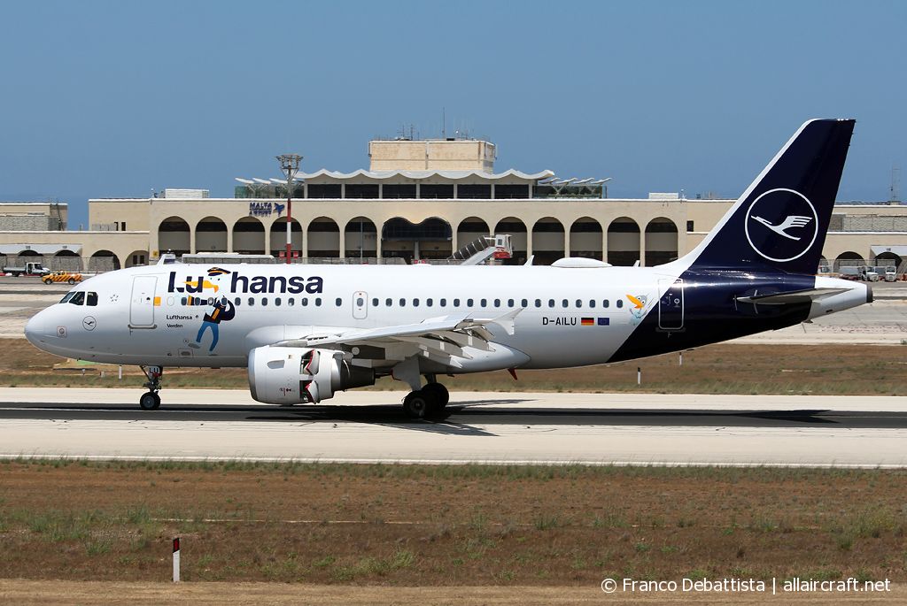 D-AILU (744) 1997 Airbus A319-114