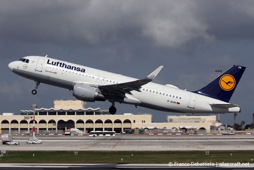 D-AIUN (6549) 2015 Airbus A320-214