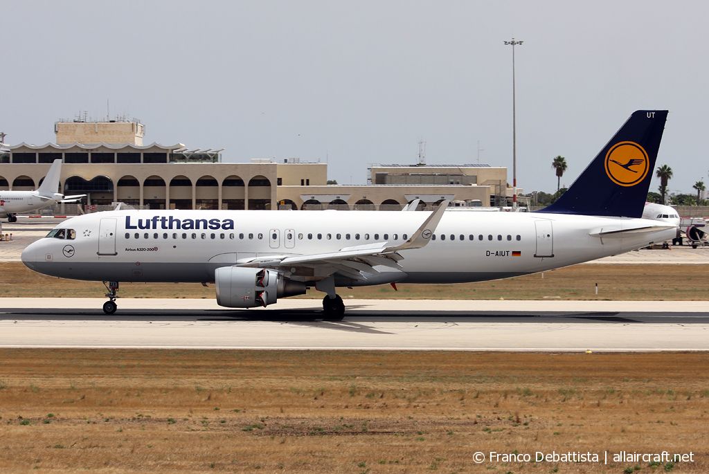 D-AIUT (7115) 2016 Airbus A320-214(WL)