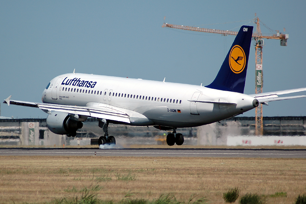 D-AIQW (1367) 2000 Airbus A320-211