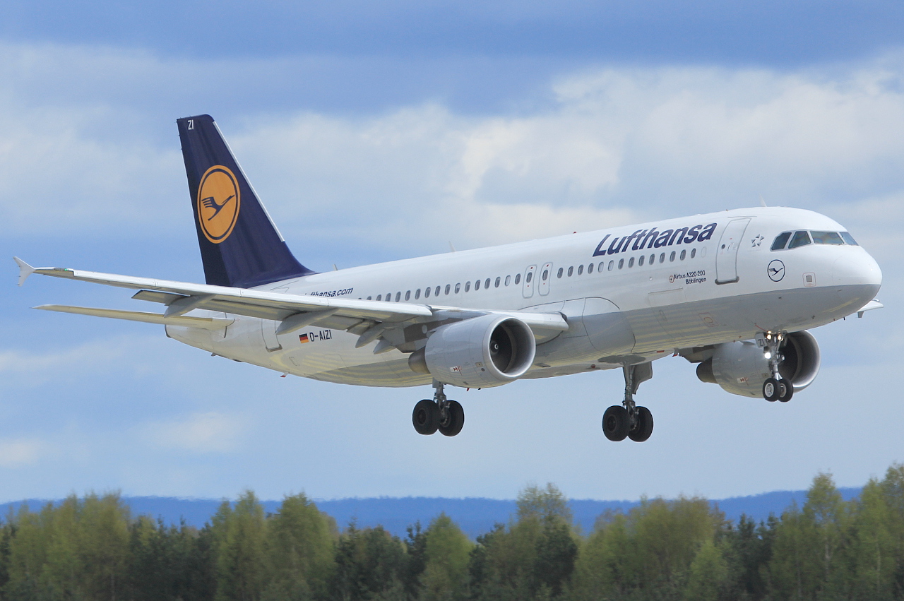 D-AIZI (4398) 2010 Airbus A320-214