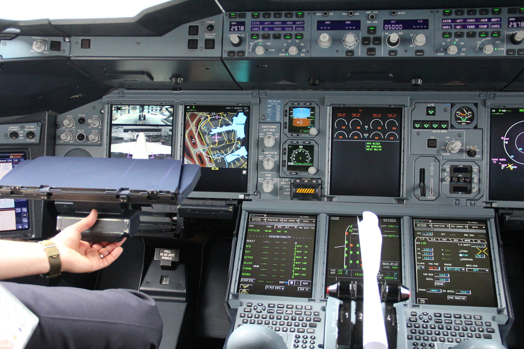 D-AIMH, (cn 070), Airbus A380-841