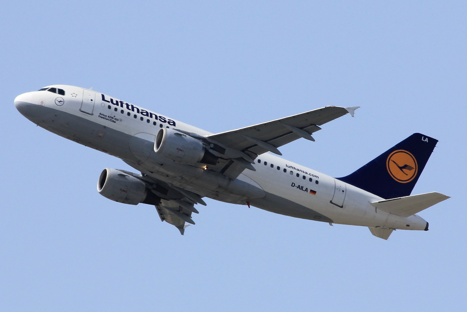 D-AILA, (cn 609), Airbus A319-114