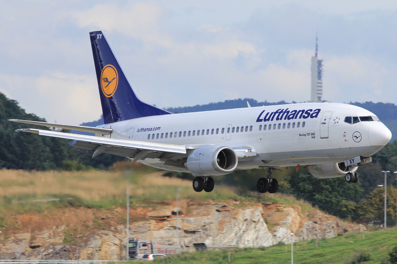 D-ABXY (24563) 1989 Boeing 737-330