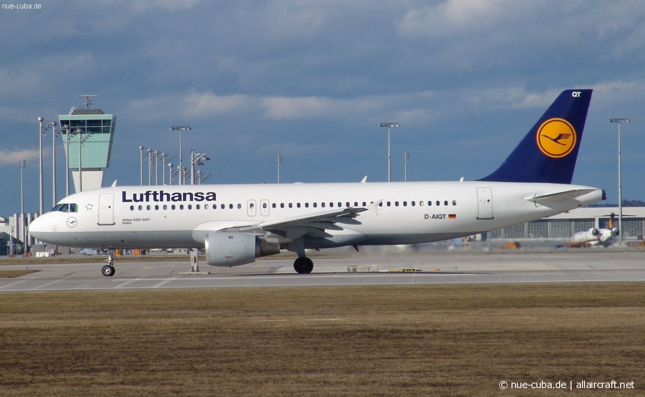 D-AIQT (1337) 2000 Airbus A320-211