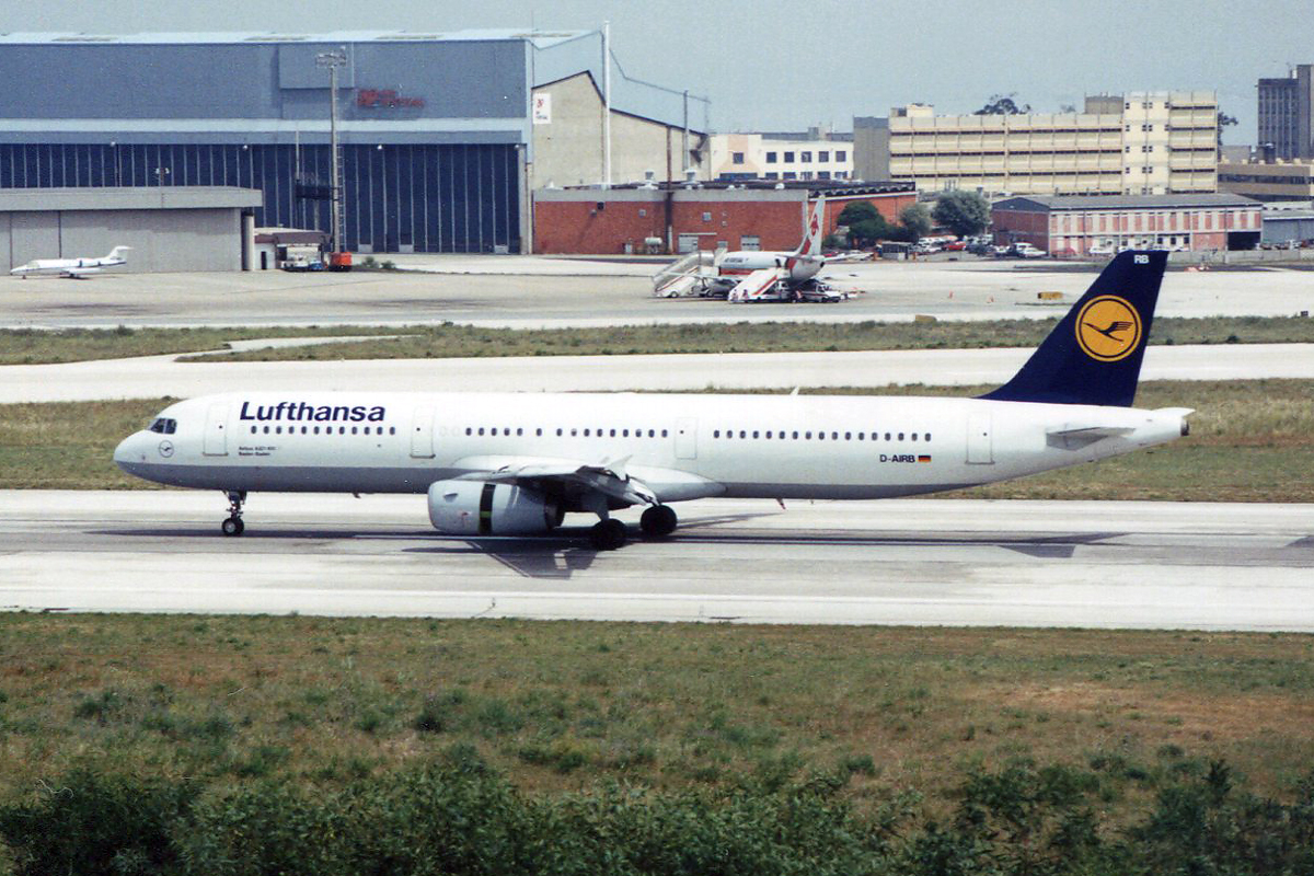 D-AIRB (468) 1993 Airbus A321-131