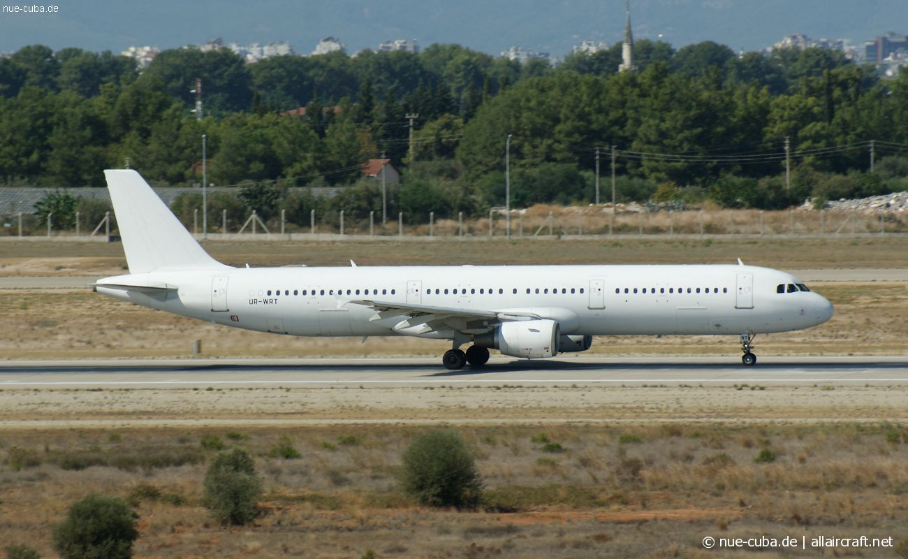 UR-WRT (827) 1998 Airbus A321-211