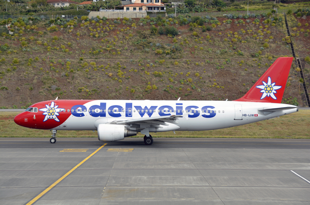 HB-IJW (2134) 2003 Airbus A320-214