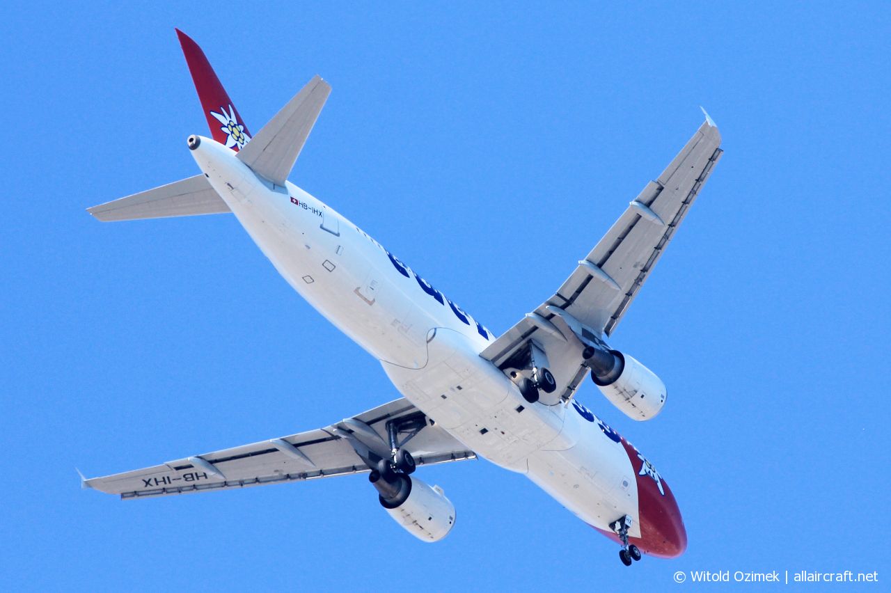 HB-IHX (942) 1998 Airbus A320-214