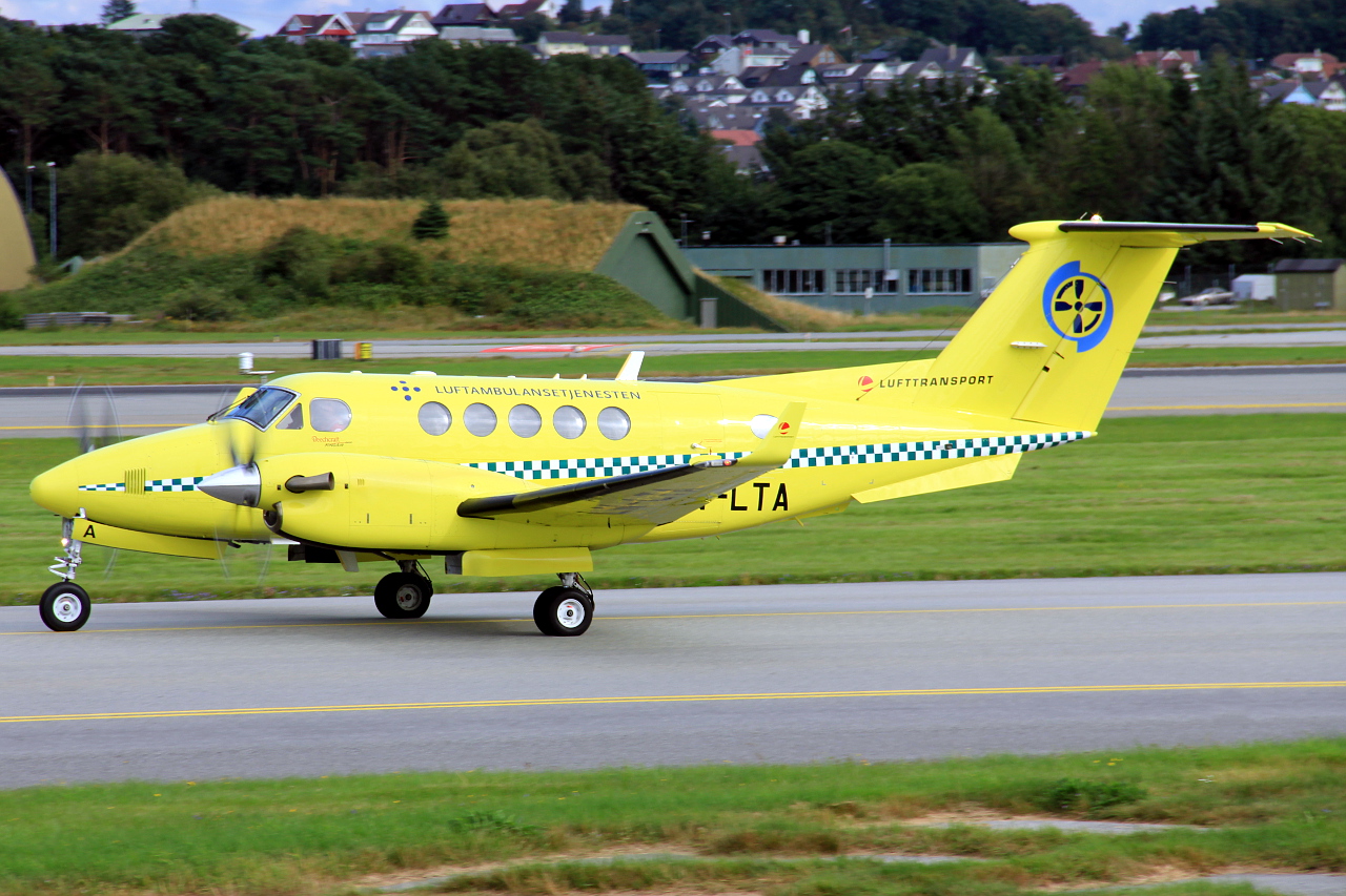 LN-LTA (BB-1868) 2004 Beechcraft B200