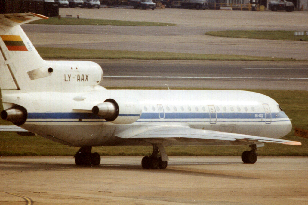 LY-AAX (4520424811431) Yakovlev Yak-42D