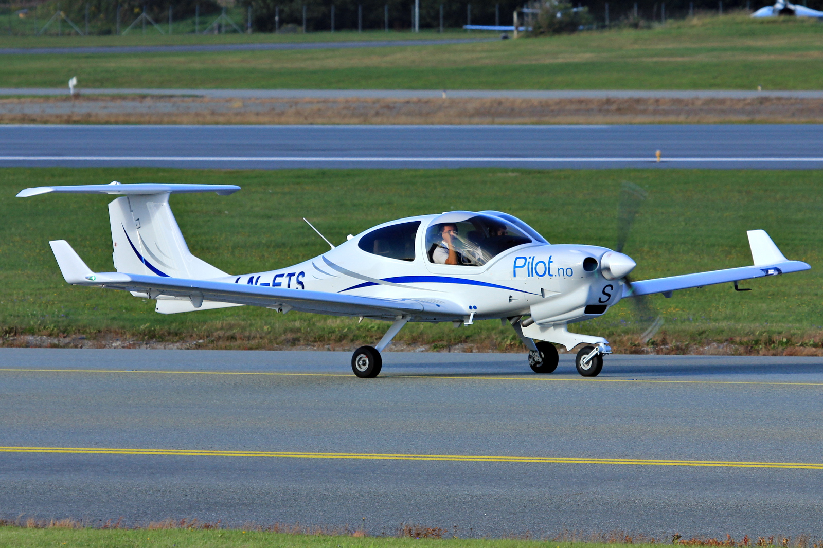 LN-FTS (40.N306) Diamond DA-40NG Diamond Star