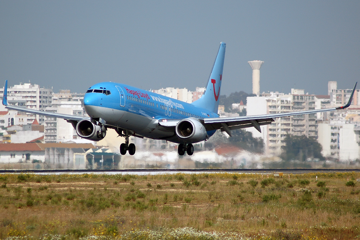 D-AHFX (30416) 2001 Boeing 737-8K5(WL)
