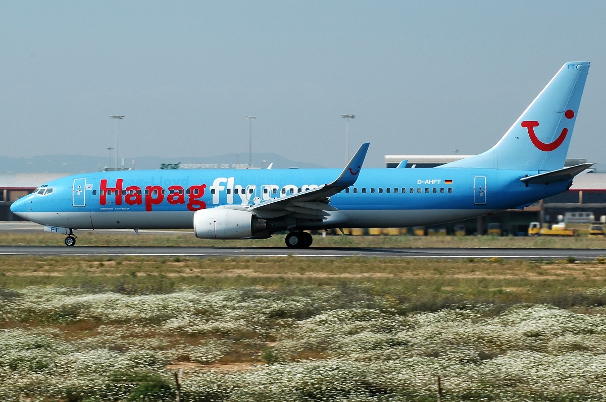 D-AHFT (30413) 2000 Boeing 737-8K5(WL)