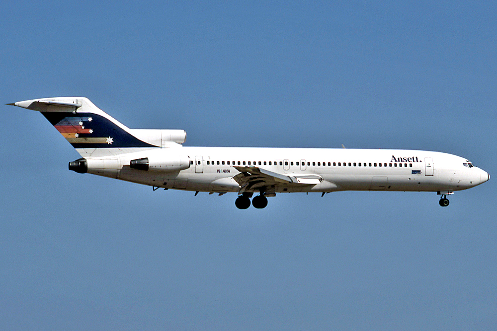 VH-ANA (cn 22641) Boeing 727-277