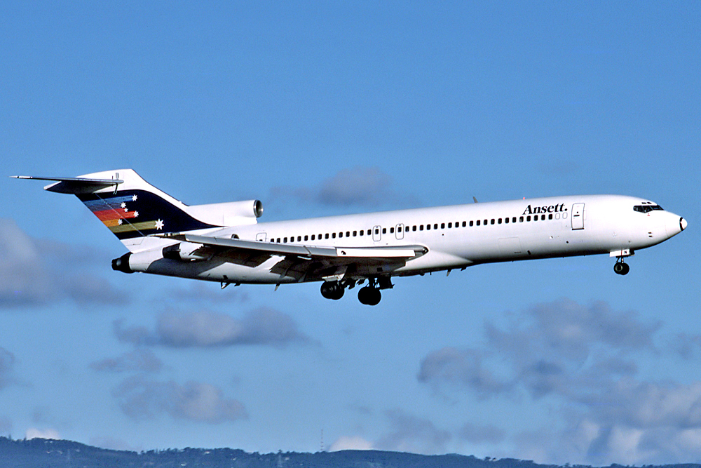 VH-RMN (cn 21695) Boeing 727-277