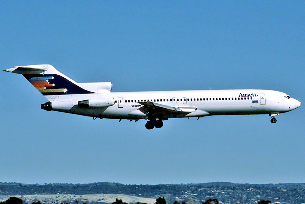 VH-RMM (cn 21647) Boeing 727-277