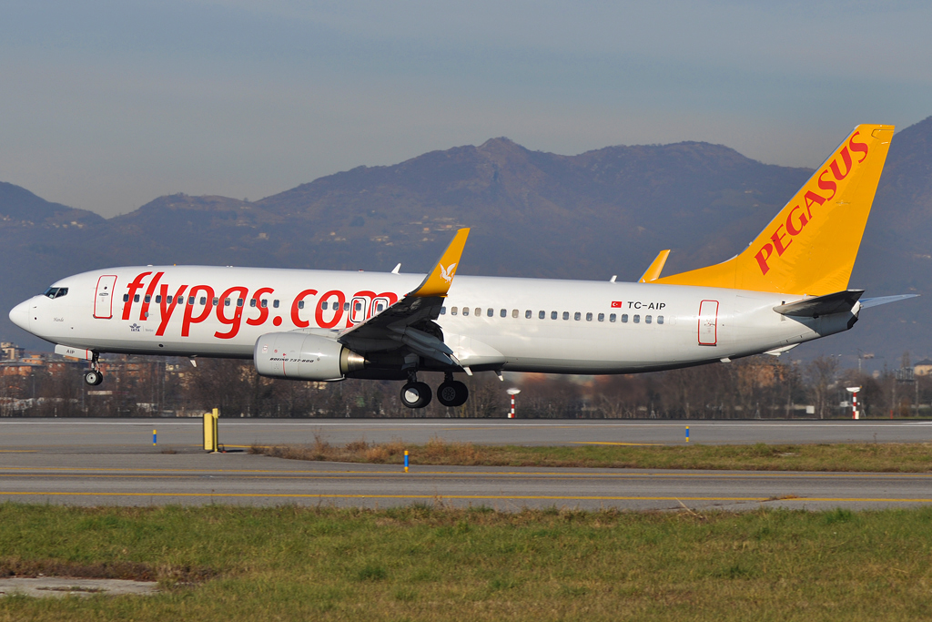TC-AIP (40877) 2011 Boeing 737-82R WL