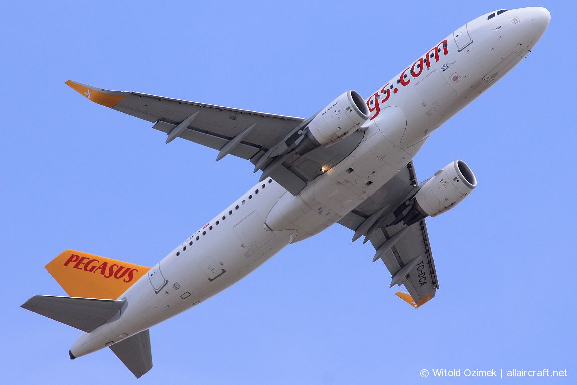 TC-DCA (5879) 2013 Airbus A320-214 WL