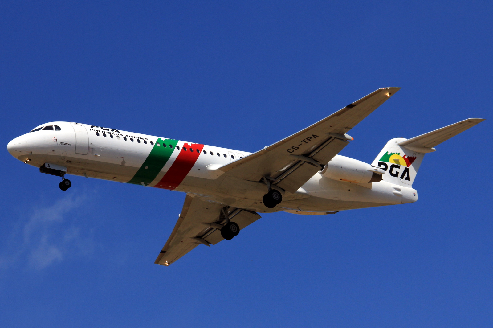 CS-TPA · Fokker 100 · (FCO / LIRF)