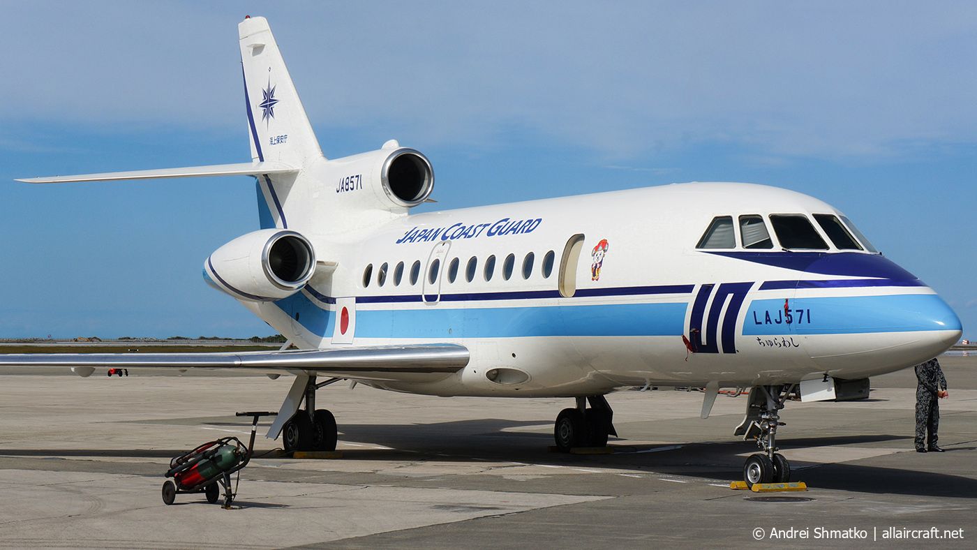 JA8571 (056) 1989 Dassault Falcon 900