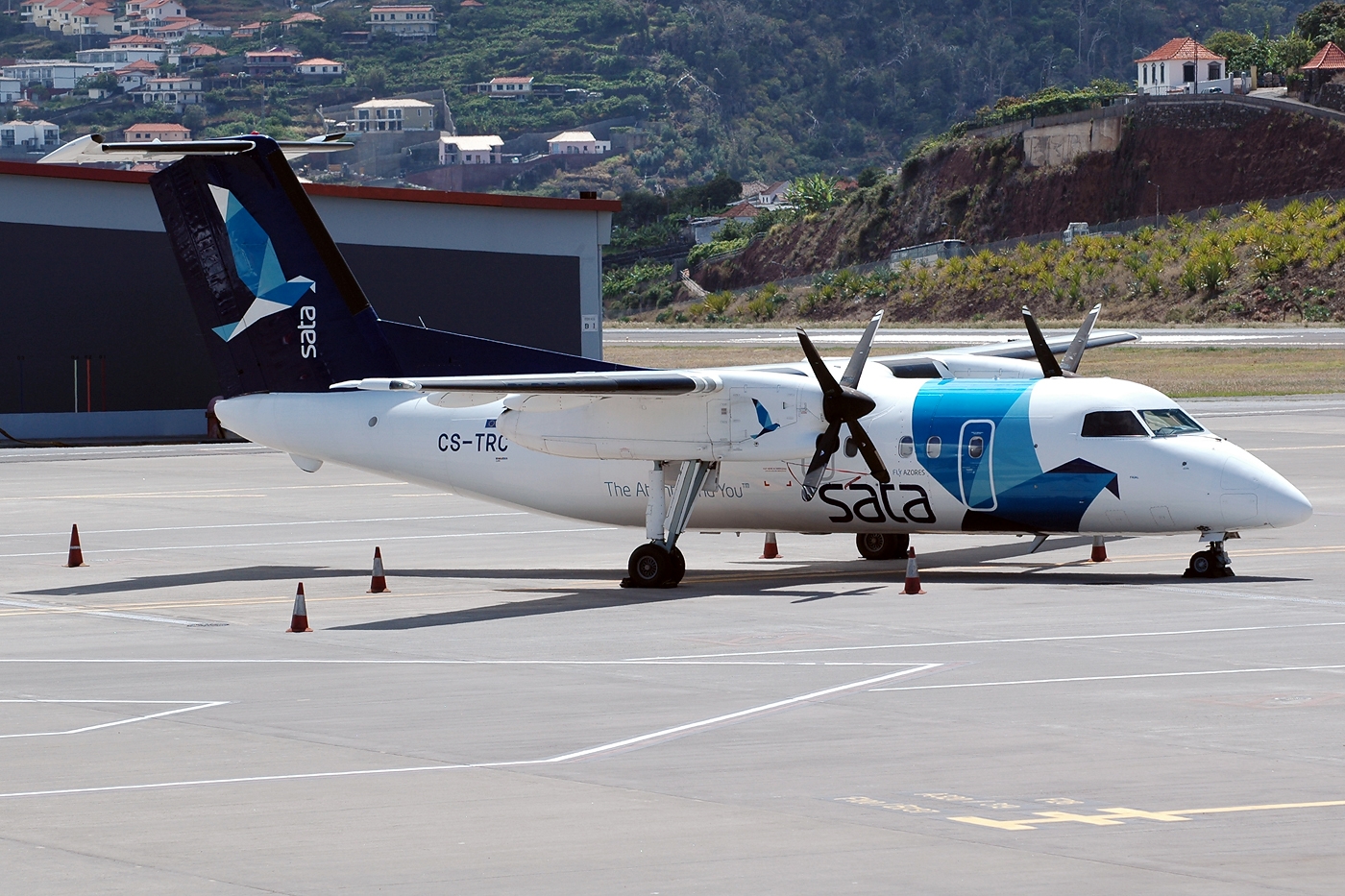 CS-TRC · Bombardier Dash 8-Q202 · (FNC / LPMA)